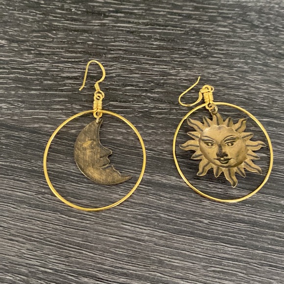 Sun and Moon earring - Picture 3 of 6